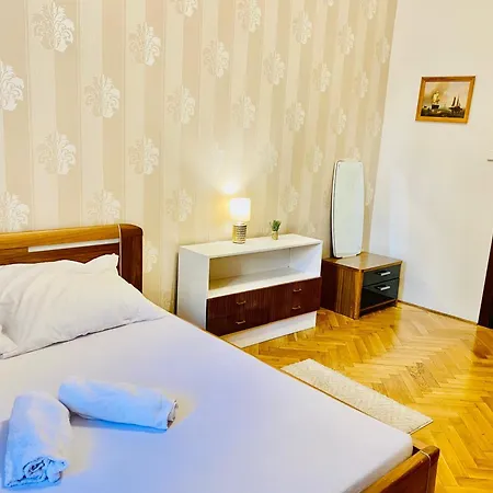Apartment Service - Square Location