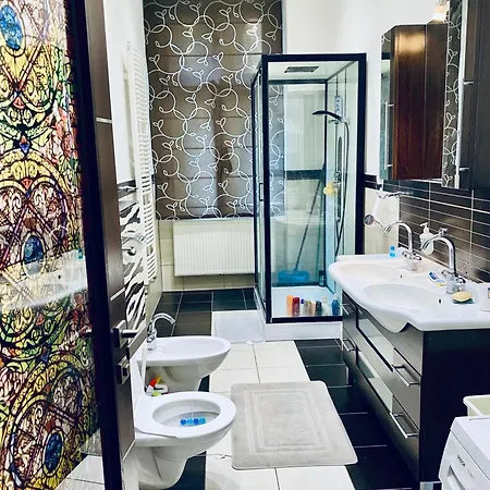 Service - Square Location * 布拉格