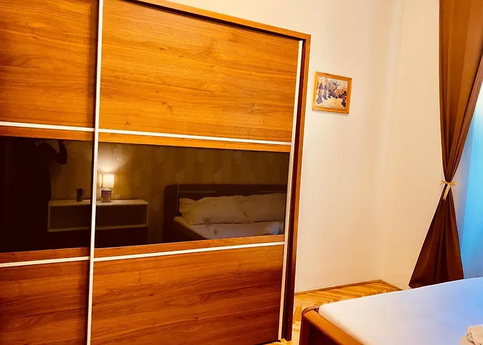 Service - Square Location Apartamento Praga